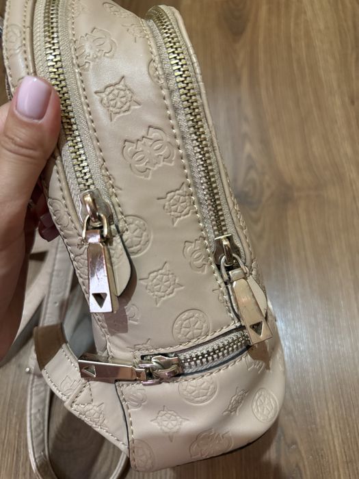 Жіночий рюкзак Guess