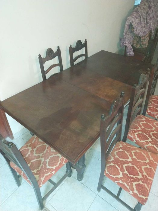 Mesa e 6 cadeiras almofadas