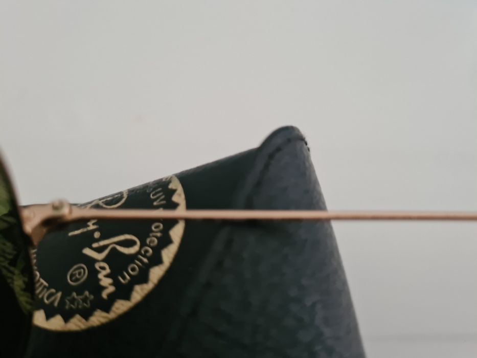 Óculos azuis dourados Ray-Ban novos sem etiqueta.