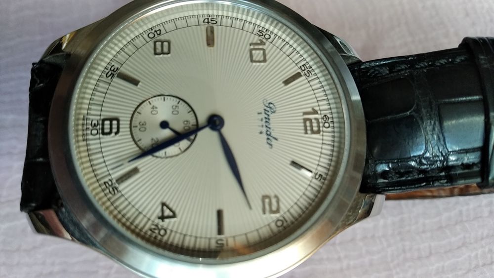 Часи швейцарськие Pineider.