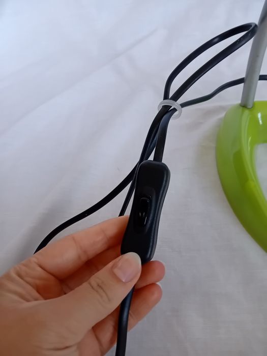 Candeeiro verde com lâmpada do IKEA