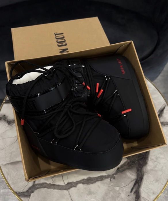 Кроссовки Moon Boot