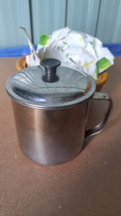Cafeteira pequena ixox com tampa