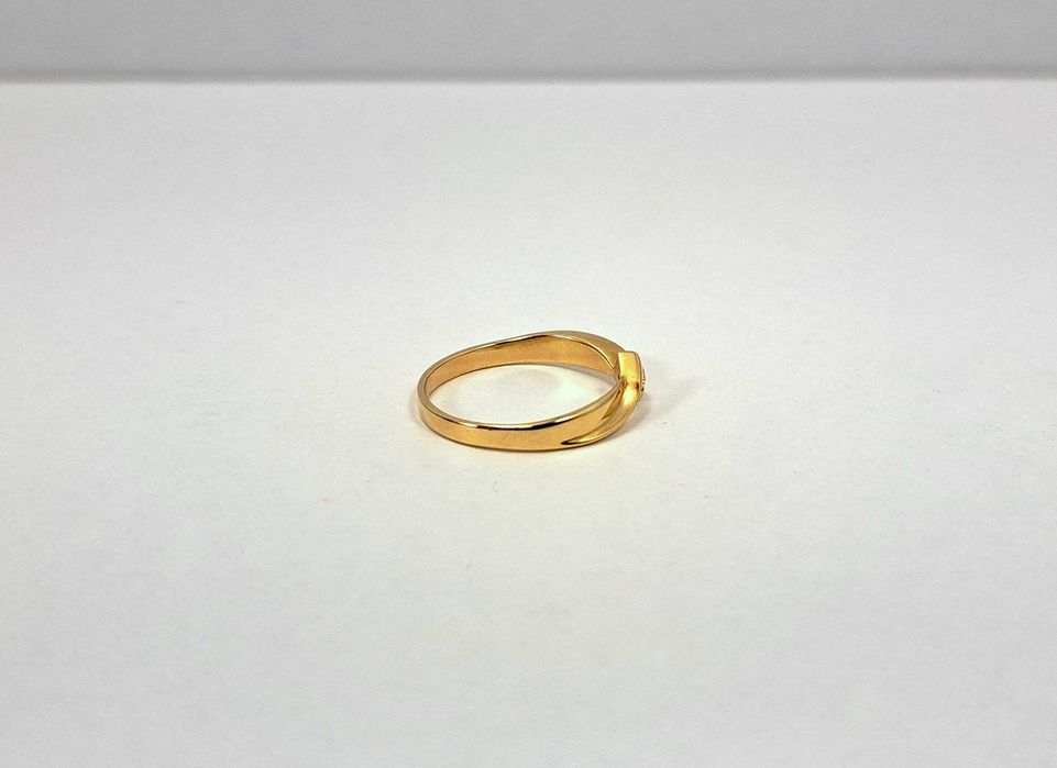 Złoty pierścionek 585 z brylantem 0,06ct w:1,40g r:12