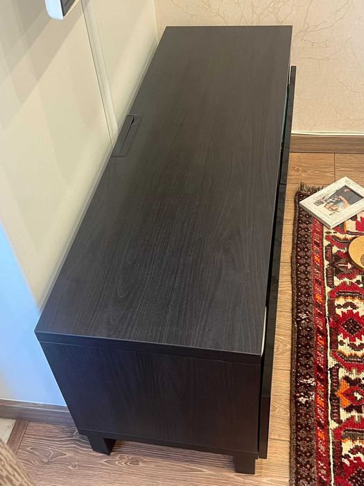 Móvel preto de Tv em bom estado