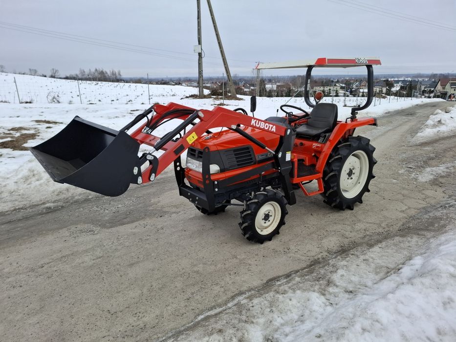 Traktorek japoński 4x4 Kubota GL 240 z ładowaczem piękny  stan