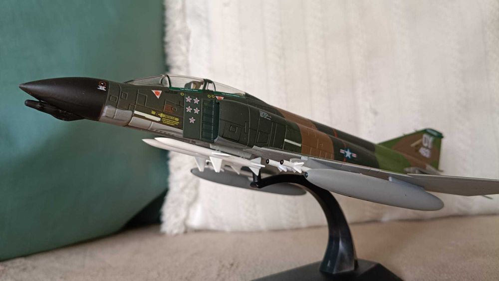 Avião de Guerra McDonnell Douglas F-4D Phantom II USA esc: 1:72