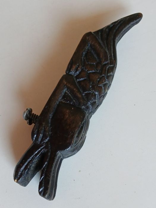 Crocodilo artesanal em madeira