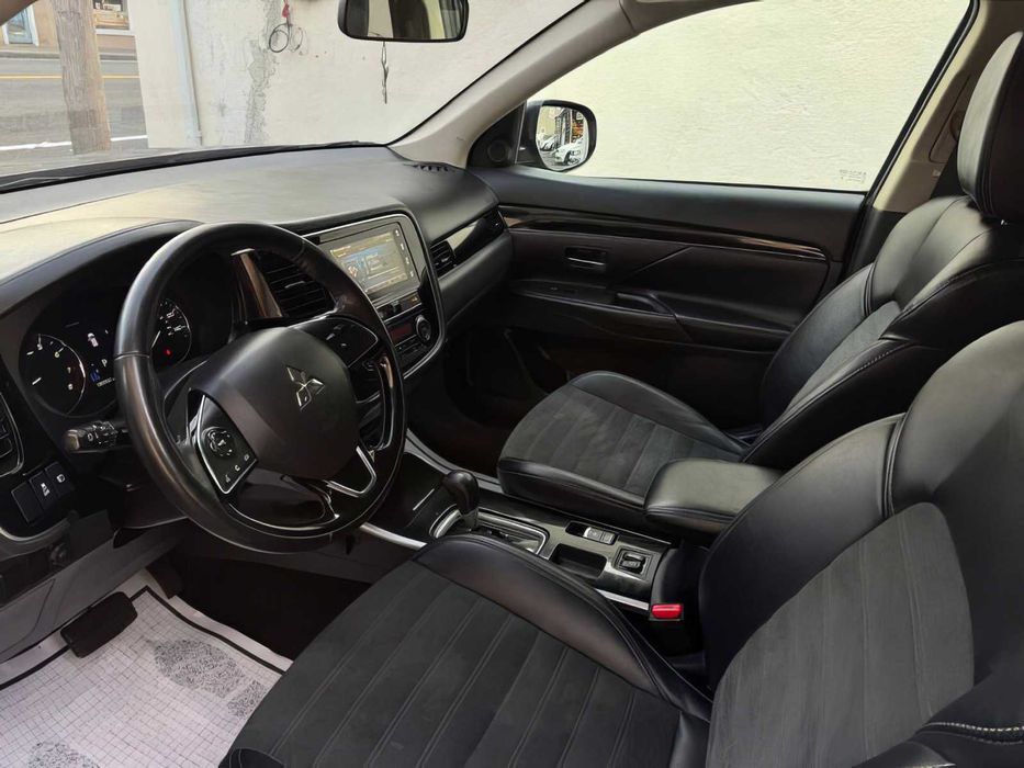 Mitsubishi Outlander      2019