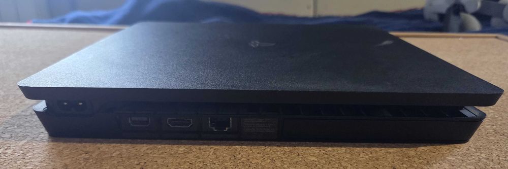 Play Station 4 SLIM 1TB + Gra