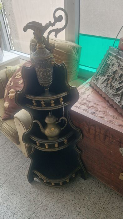 Móvel de canto em madeira maciça