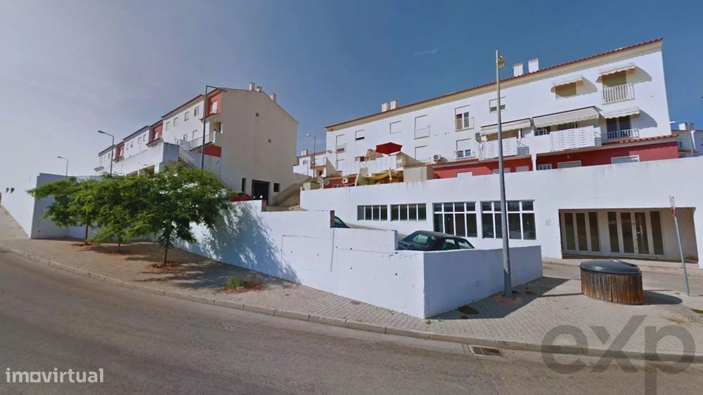 Imóvel Combinado: Armazém/Espaço Comercial com direito exclusivo a gar