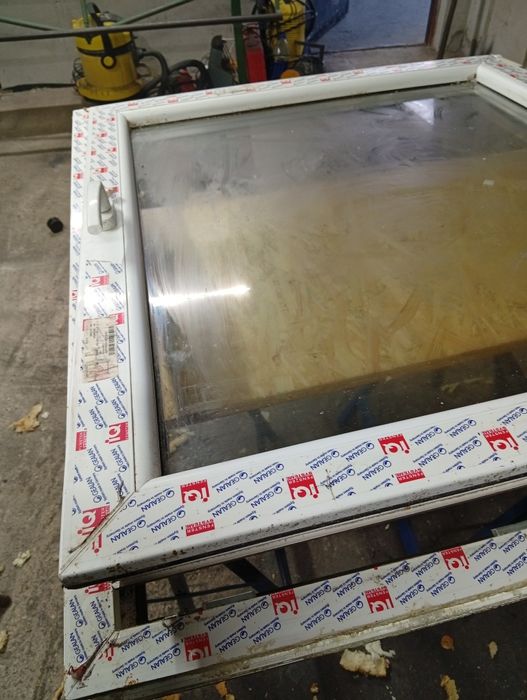 Okno uchylono rozwierne