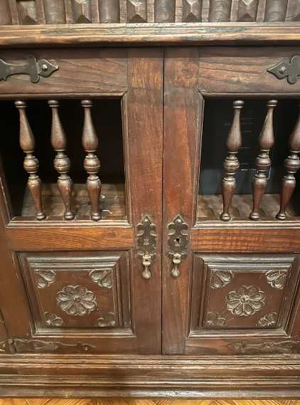 Móvel garrafeira com 65 anos