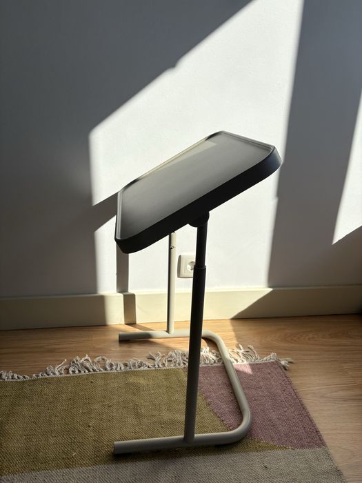Mesa para portátil bege BJÖRKÅSEN