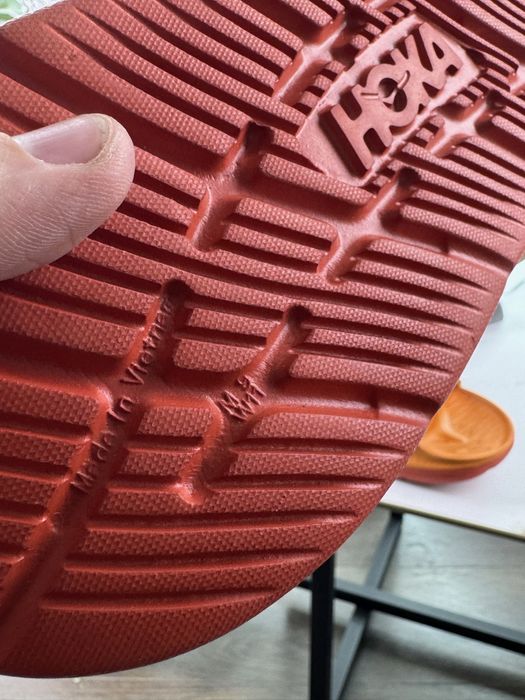 Нові тапочки шльопки Hoka Ora Luxe 42.5 розмір Е12091