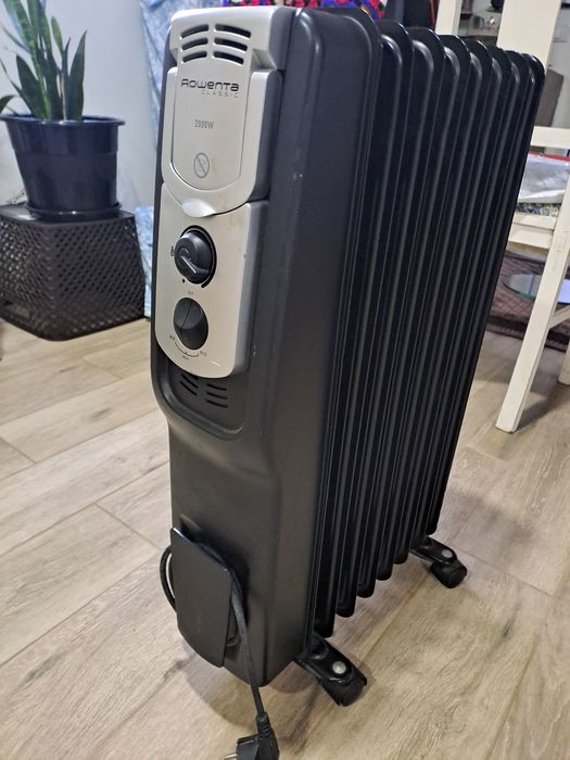 Aquecedor a óleo Rowenta preto