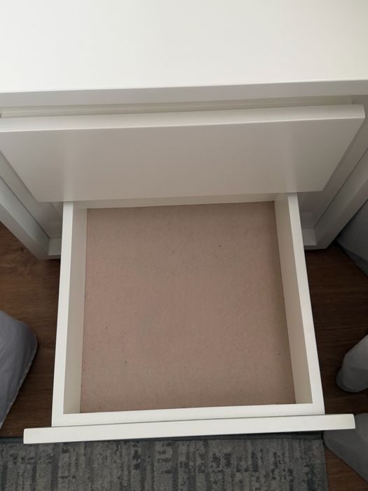 Mesas de cabeceira e Camiseiro Lacado