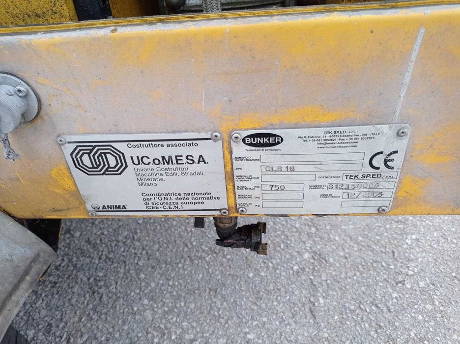 Máquina de Bombar Betão - Bunker - CLB 18 / 2005 C / Mangueiras