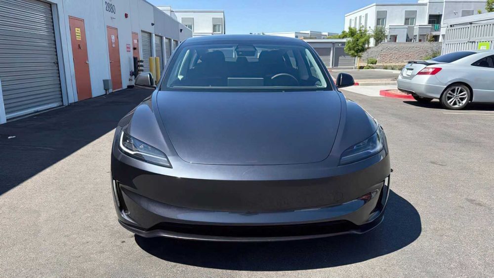 Tesla Model 3      2024