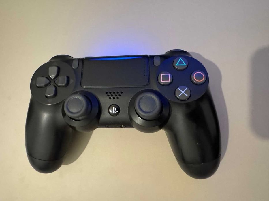 Sony PlayStation 4 PRO CUH-7116B 11.02 Firmware  + pad Dual Shock 4