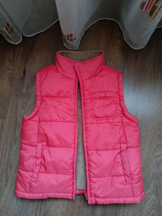 Продам жилетку р.5- 6 лет.