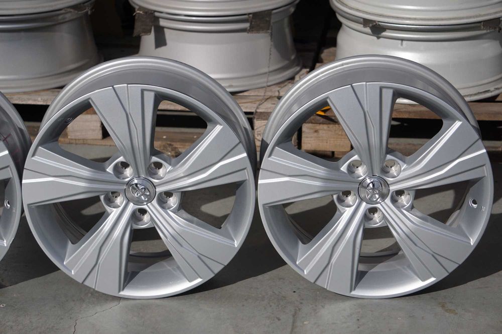 Alufelgi oryginał Toyota 5x114,3 6,5Jx17 et35 cb60,1mm srebrne 2023r!