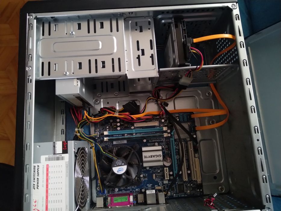 Komputer stacjonarny monitor