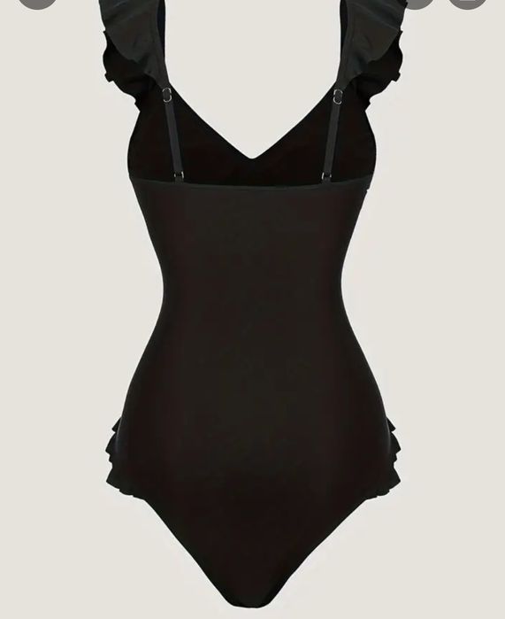 Новый слитный цельный куальник. Черный купальник с рюшами. Размер 48.