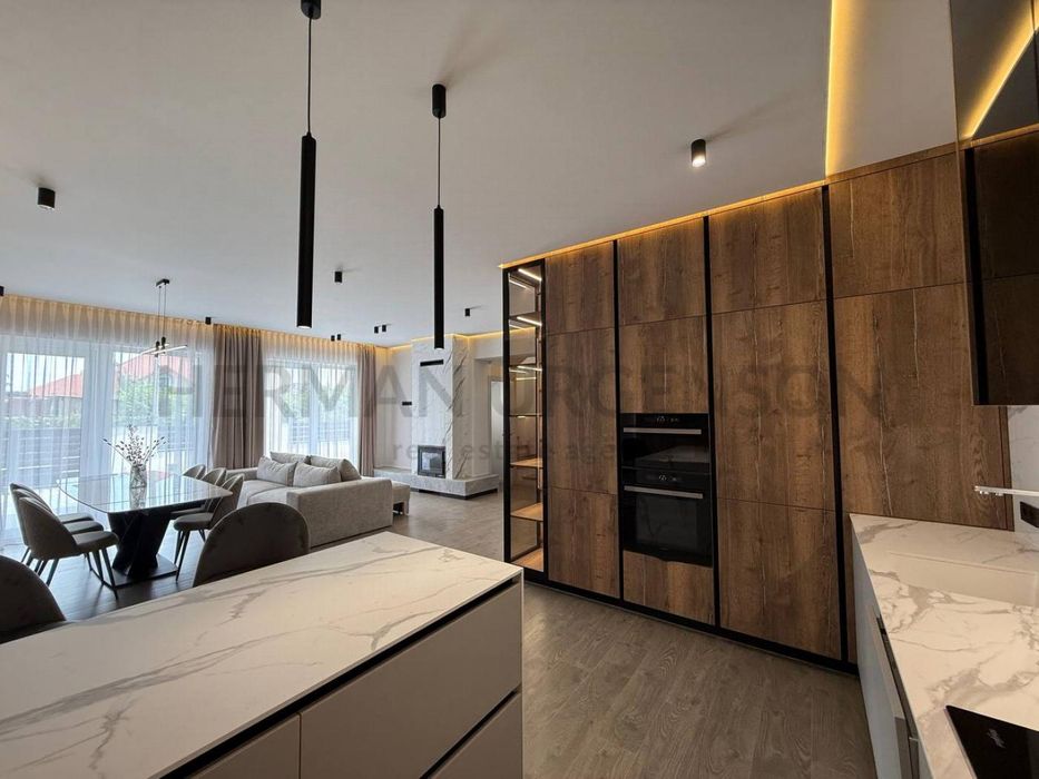 Продаж дуплексу 175 м.кв / 3.5 сотки / Ужгород, р-н Садовий