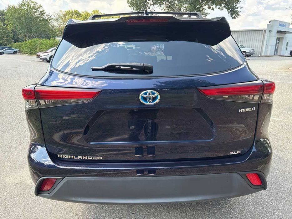 Toyota Highlander Hybrid      2022