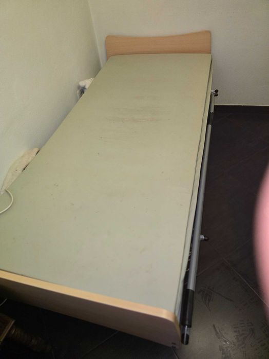 Cama articulada com comando e colchao incluido