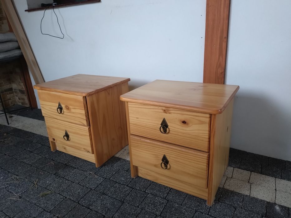 Stoliki nocne sosnowe lite drewno wys 43 szer 43 gle 35