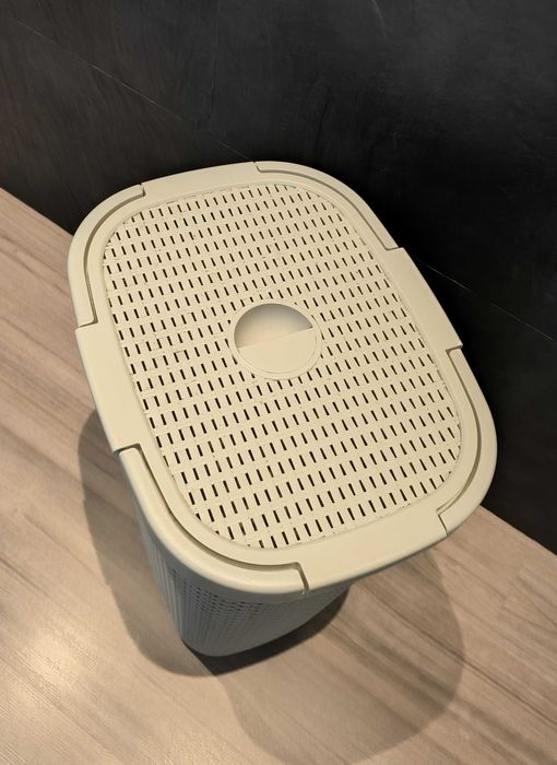 Cesto roupa suja plástico respirável 60L com alças (branco)