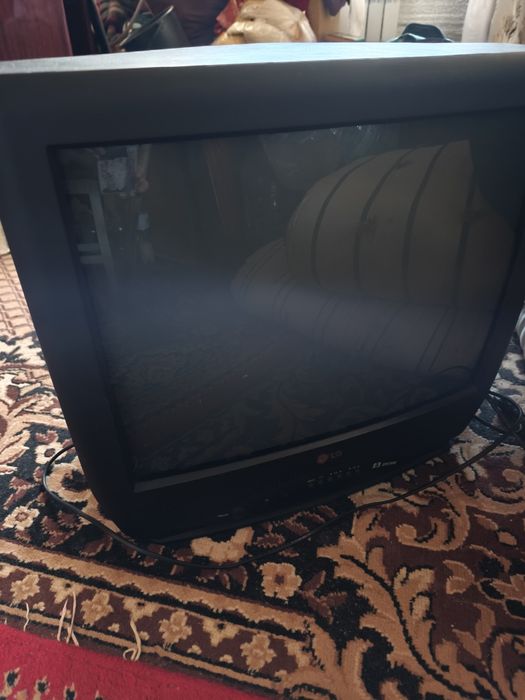 Телевизор бу LG CF-21F30K
