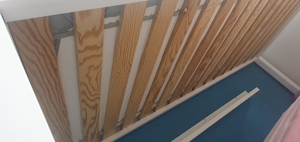 Łóżko piętrowe ze stolikiem