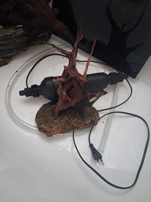 Korzenie akwariowe ,kamienie.