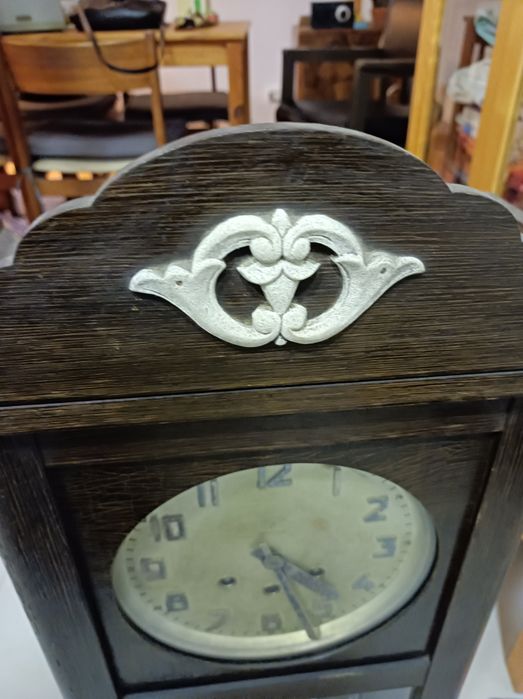 Wall Clock 1934425284772551075841