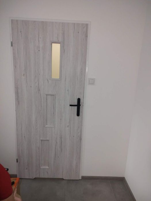 Dwie pary nowych drzwi.70L i 80L
