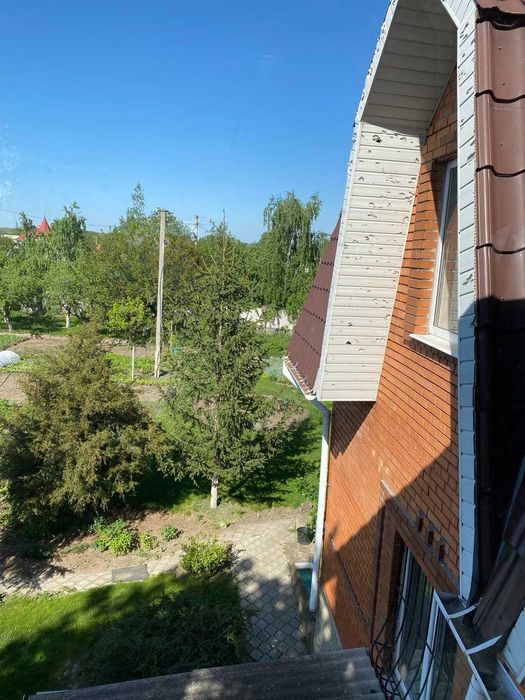 Продам хороший 2-х этажный дом с ремонтом в Березановке Левый берег