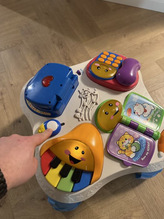 Stolik edukacyjno muzyczny fisher price