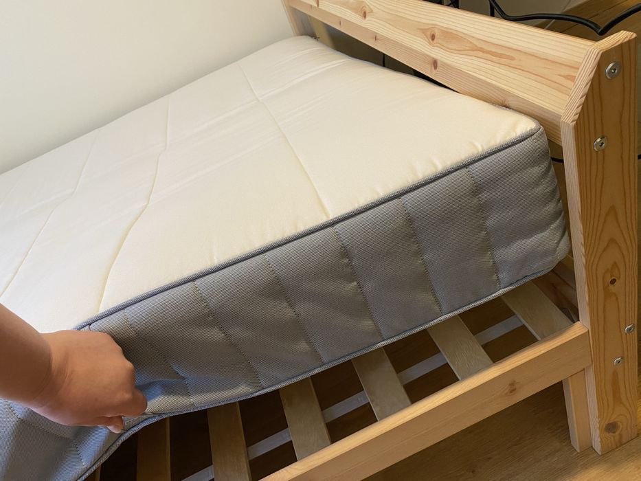 Cama IKEA NEIDEN 140×200, estrados LURÖY (2 un), colchão VESTMARKA