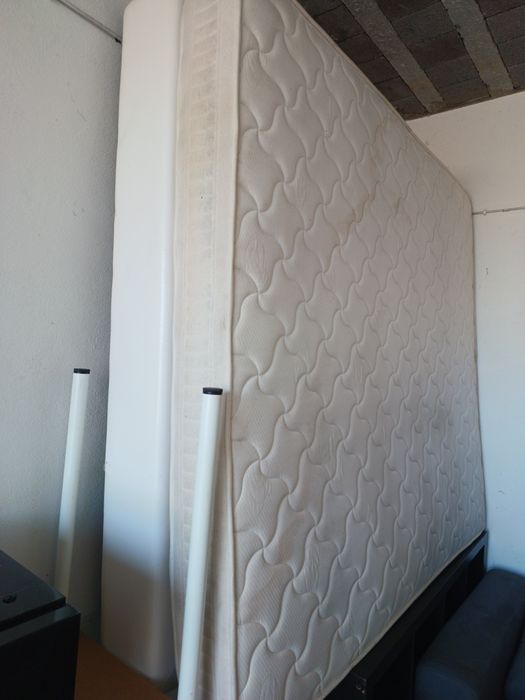 Cama Summier + colchão + mesas de cabeceira  de cama