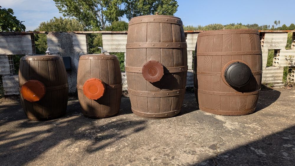 Barris decorativos / depósitos para vinho e água – 30L a 110L