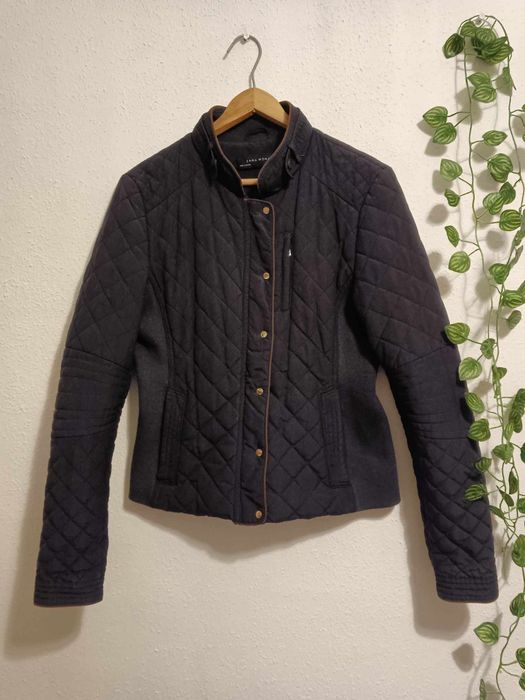 | Kurtka pikowana granatowa | Zara |