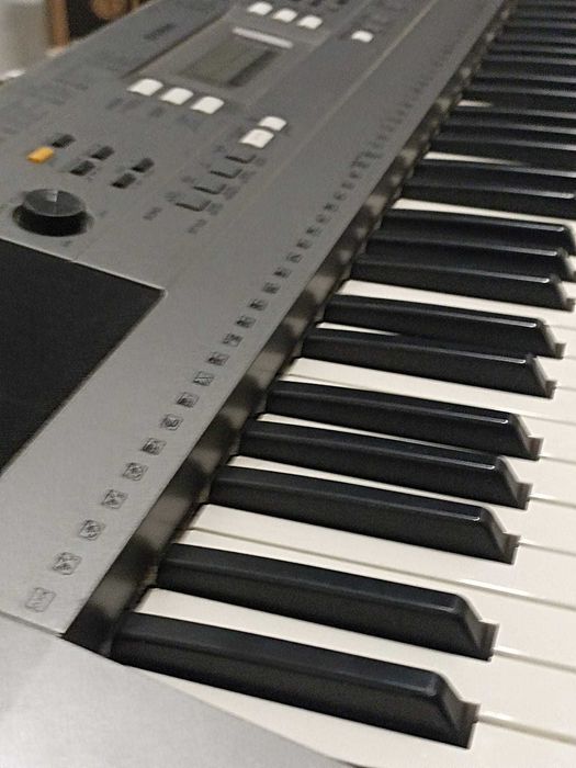 Teclado Yamaha PSR E373
