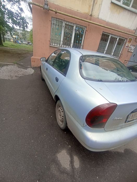 Автомобіль Lanos