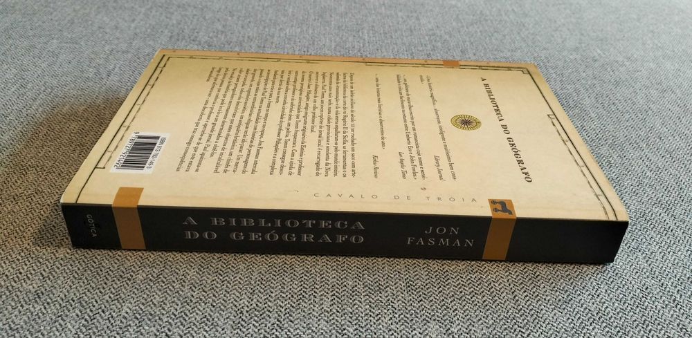 Livro "A biblioteca do geógrafo" de Jon Fasman