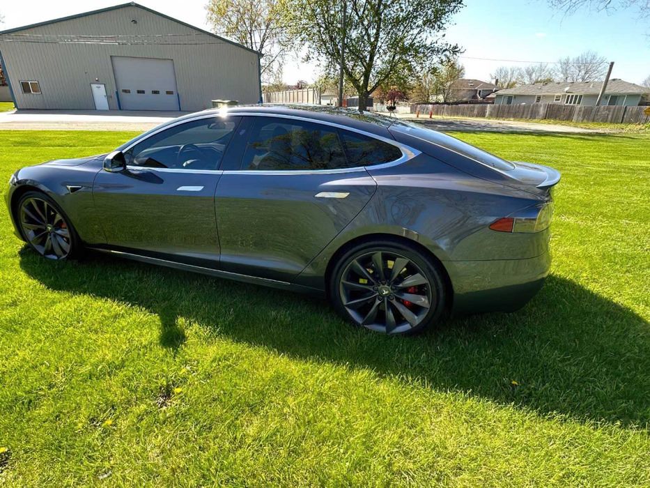 Tesla Model S P100D      2017