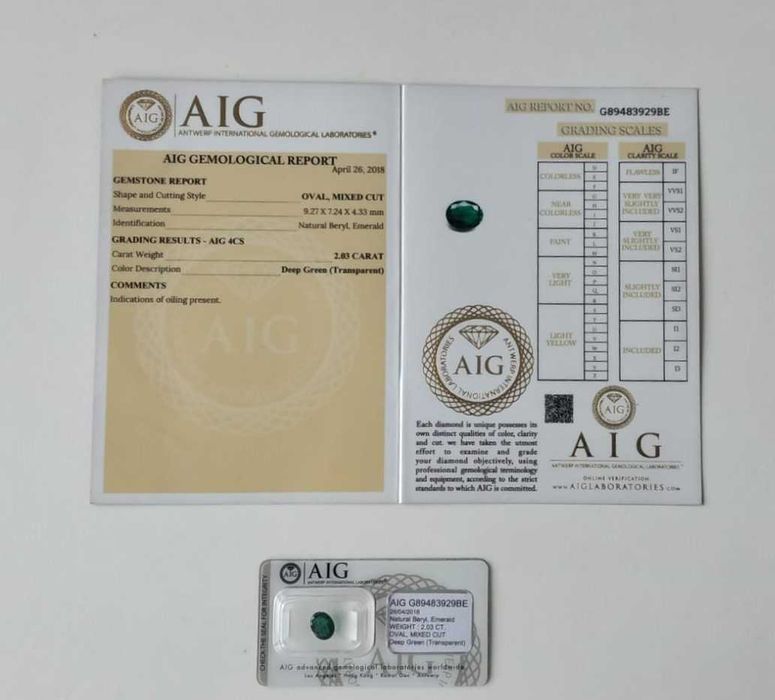 Esmeralda natural com o peso de 2,03 Cts, , Talhe Oval, Certificado